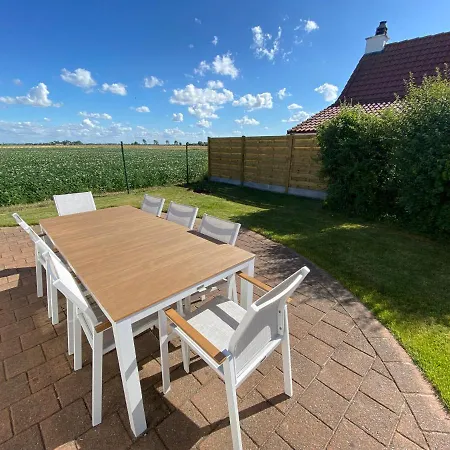 Charlie & Chloe's Beachcondo ***** Holiday home