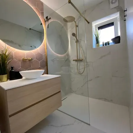 Charlie & Chloe's Beachcondo ***** デ ハーン