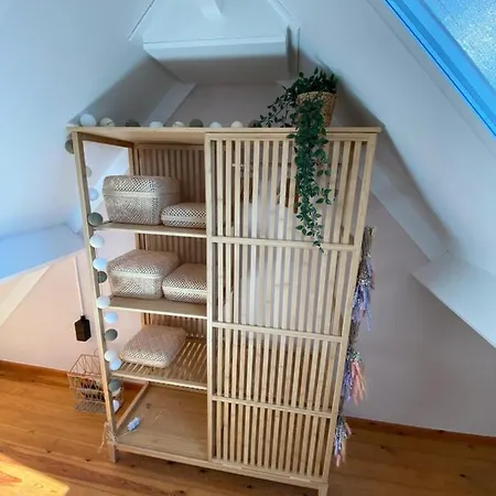 Charlie & Chloe's Beachcondo ***** De Haan