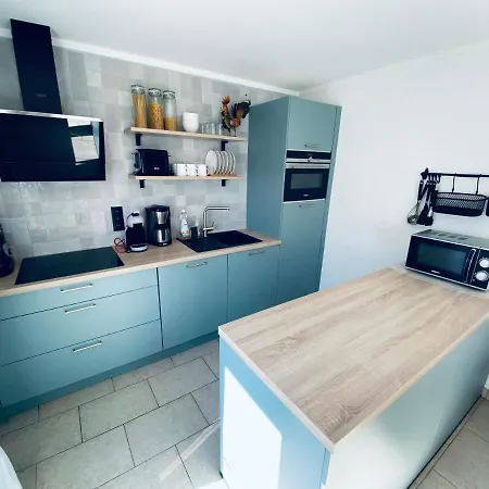 Holiday home Charlie & Chloe's Beachcondo ***** *