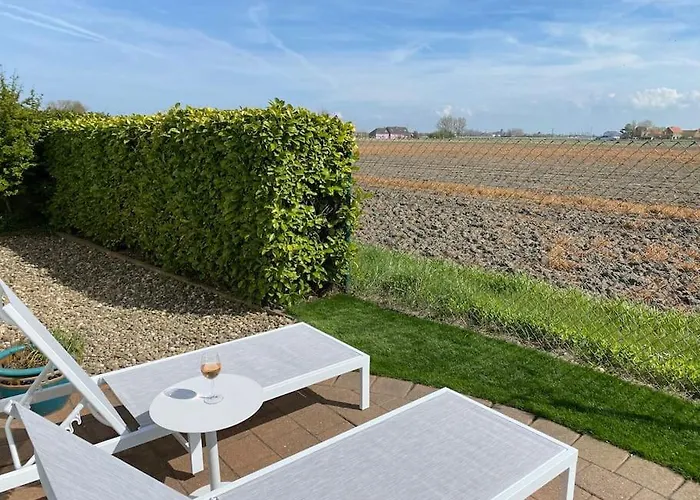 Charlie & Chloe's Beachcondo ***** * De Haan