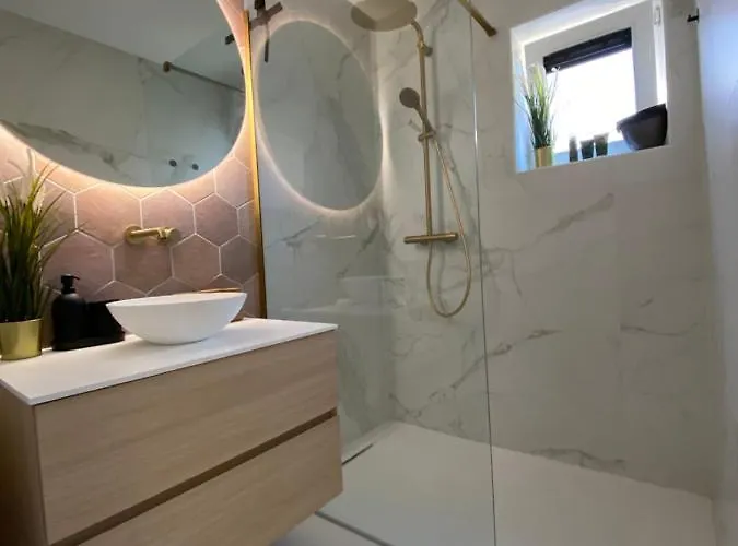 Charlie & Chloe's Beachcondo ***** De Haan