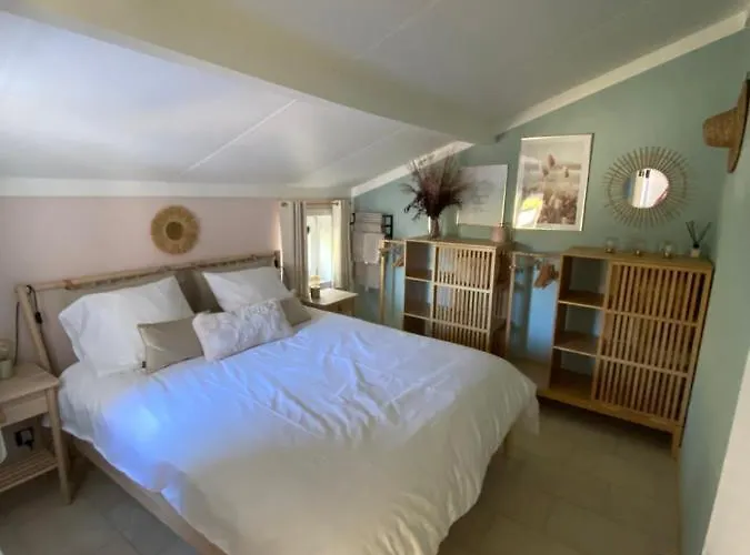 Holiday home Charlie & Chloe's Beachcondo ***** *