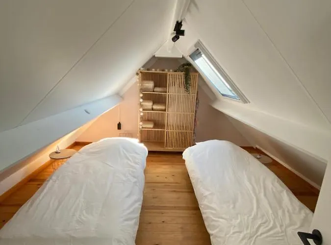 Charlie & Chloe's Beachcondo ***** Holiday home